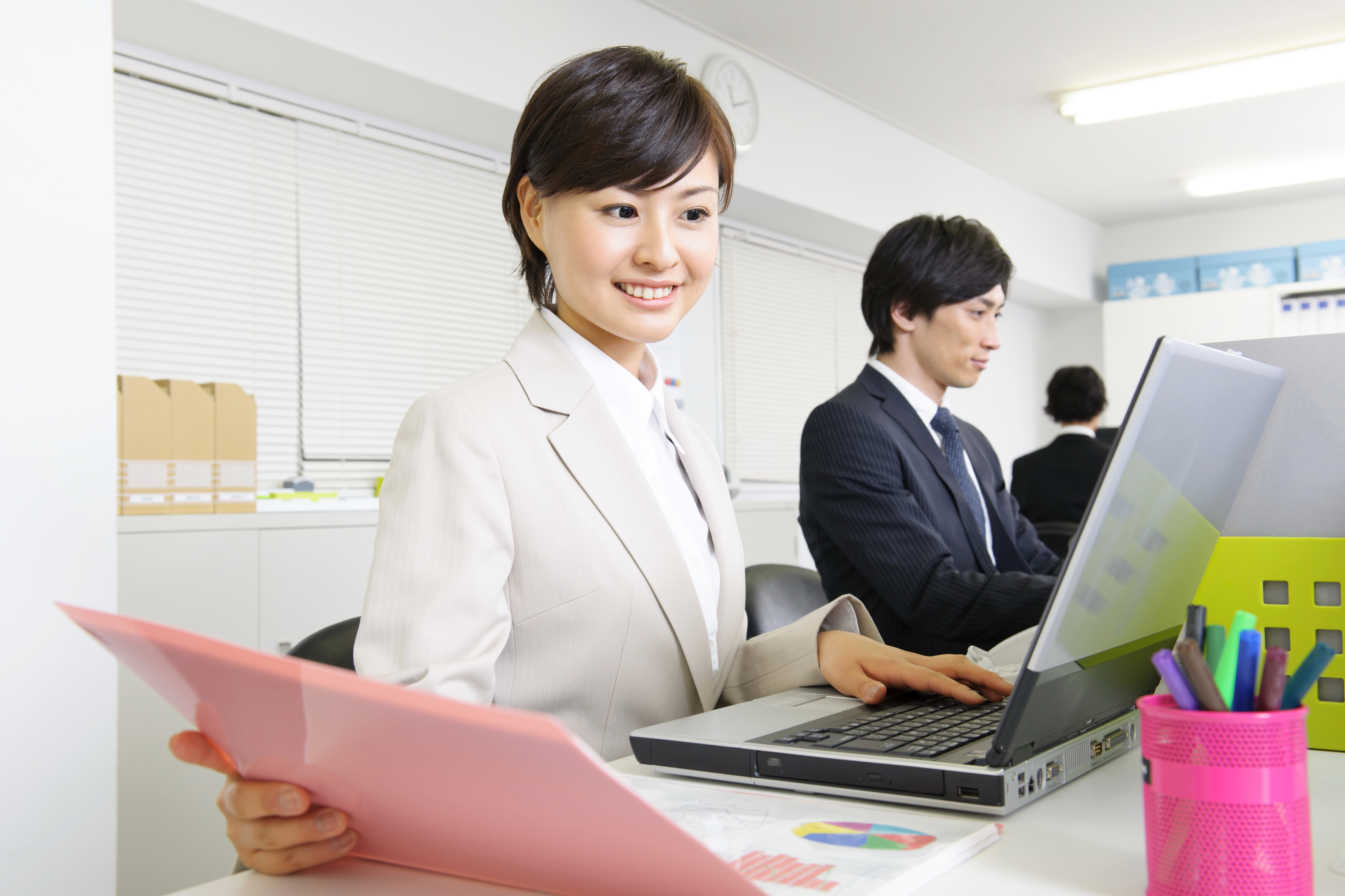 銀行　スタッフ 